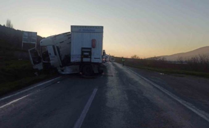 Bilecik’te tır kontrolden çıktı: 1 yaralı