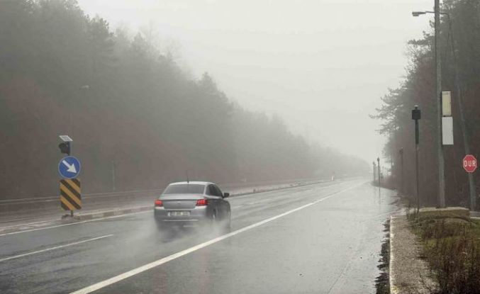 Bolu Dağı’nda sis ve sağanak sebebiyle görüş mesafesi 30 metreye düştü