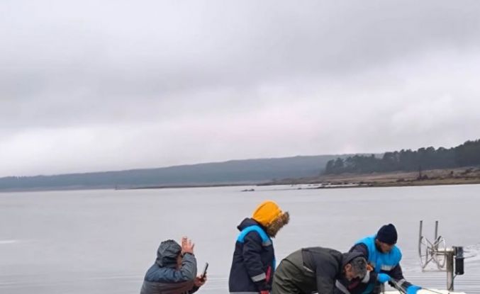 Bolu’da gölün ortasında 500 metrelik kaçak ağ ele geçirildi