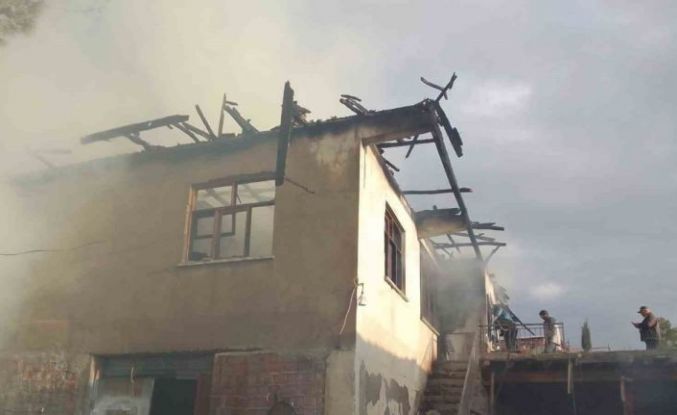 Burdur’da ev yangını