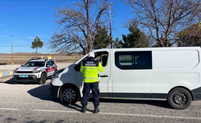 Burdur’da jandarmadan trafik denetimi: 502 araç ve sürücüsüne para cezası