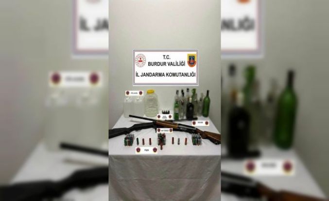 Burdur’da yeni yıl öncesi kaçak alkol ve silah ele geçirildi