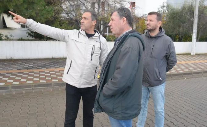 Burhaniye de çöken kanalizasyon borusu yol kapattırdı