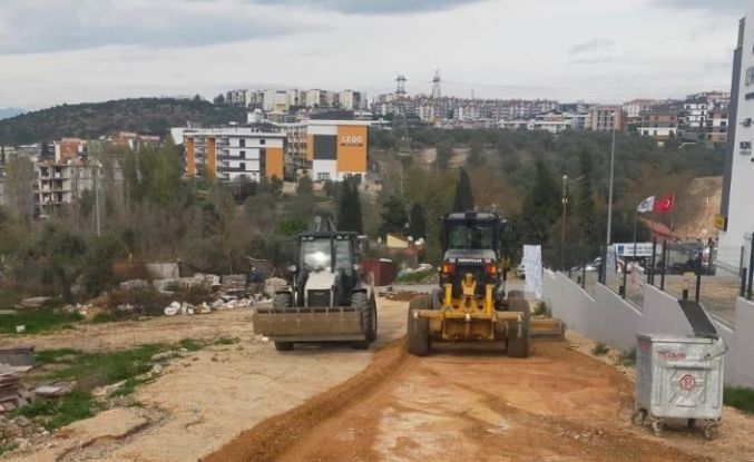 Büyükşehir Belediyesi, Kuşadası’nın yollarını yenilemeyi sürdürüyor