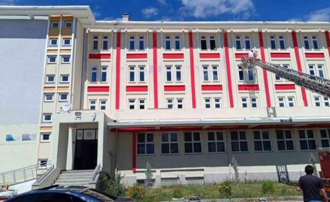 Çiftlik Anadolu İmam Hatip Lisesi’nde örnek davranış: Okul Müdür Yardımcısı binayı kendi boyadı