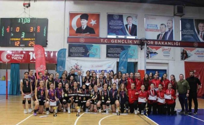 Cumhuriyet Anadolu Lisesi şampiyon