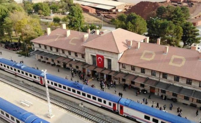 Depremlere direnen yapı: Erzincan Tren Garı