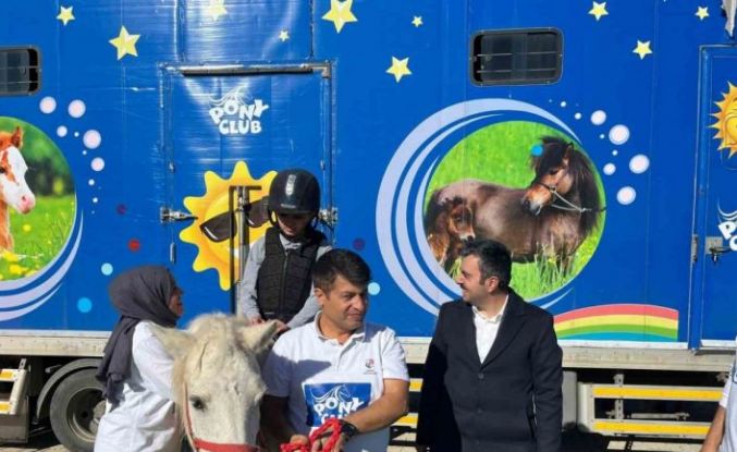Dicle’de çocuklar pony atlarla buluştu