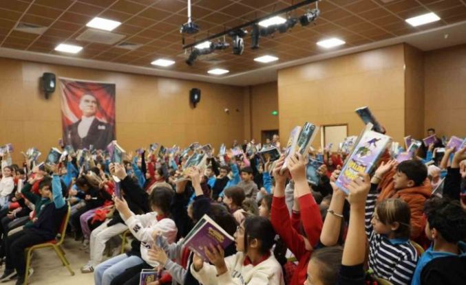 Dijital bağımlılık ve akran zorbalığına karşı kitaplı mücadele