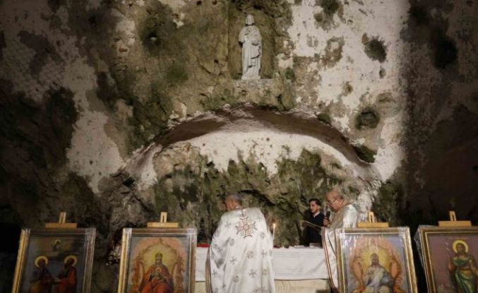 Dünya’nın ilk mağara kilisesinde Noel ayini