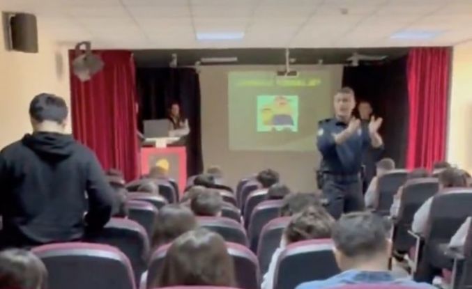 Eceabat’da emniyet ekiplerince öğrenciler bilgilendirildi