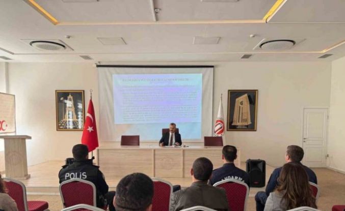 Eceabat’ta bağımlılıkla mücadele için bir araya gelindi