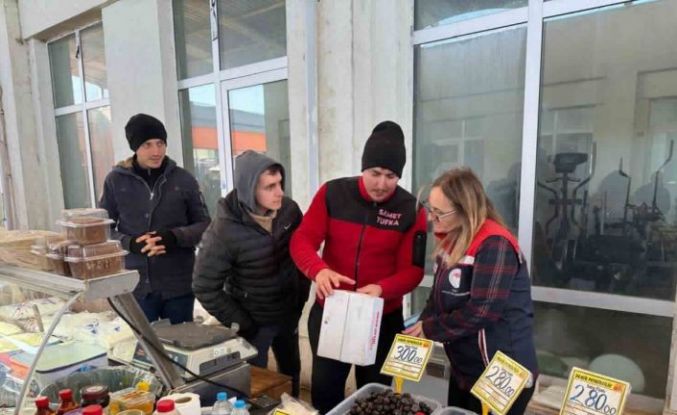 Edirne’de pazar yerinde gıdalar ve fiyatlar kontrol edildi