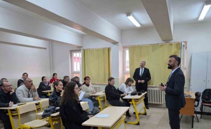 Efeler’de Öğretmenlere Topçu’nun Eğitim Felsefesi Anlatıldı