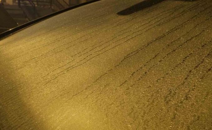 Elazığ’da araçların camları buz tuttu