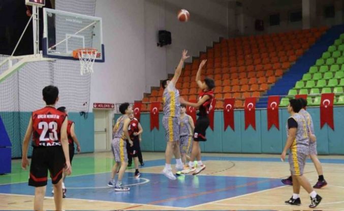 Elazığ’da basketbol turnuvası tamamladı