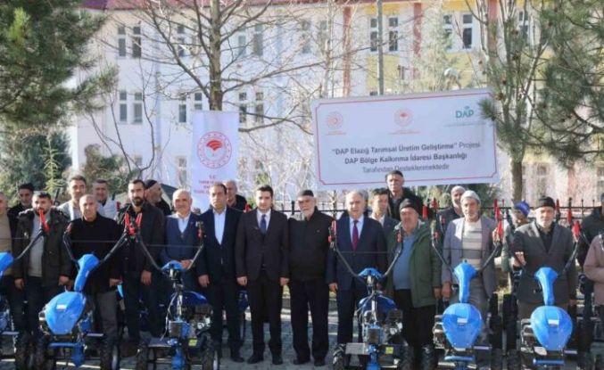 Elazığ’da çiftçilere çapa makinesi dağıtıldı