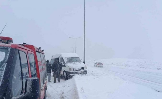 Erciş’te trafik kaza: 3 yaralı