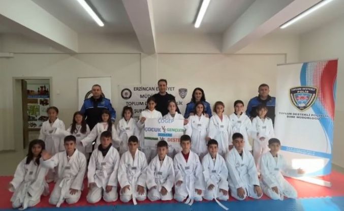 Erzincan’da "Hep Birlikte Aileyiz" Projesi kapsamında öğrencilere tekvando kıyafeti desteği