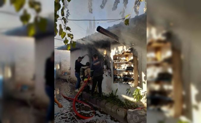 Erzin’de müstakil ev yandı