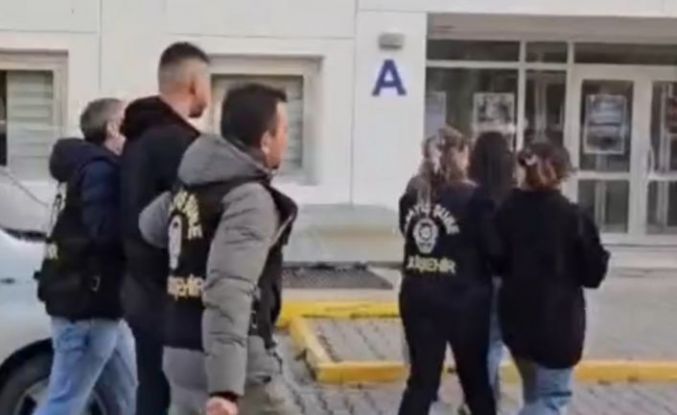 Evden 15 gram altın çalan 3 şüpheli yakalandı