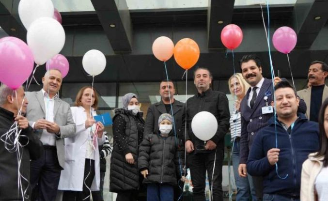 Gaziantep’te kanseri yenen Melih Tuğra için gökyüzüne balonlar bırakıldı
