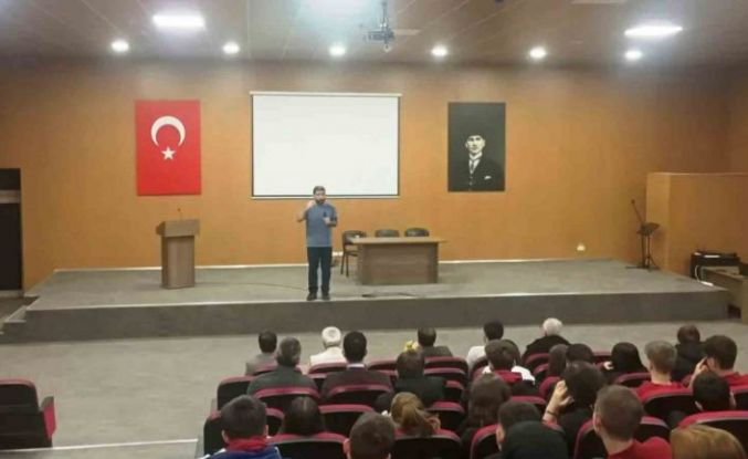 Hisarcık’ta söyleşi ve kitap tahlili programı düzenlendi