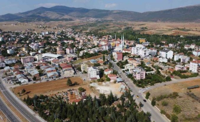 Hüyük’te göçe karşı çilek hamlesi