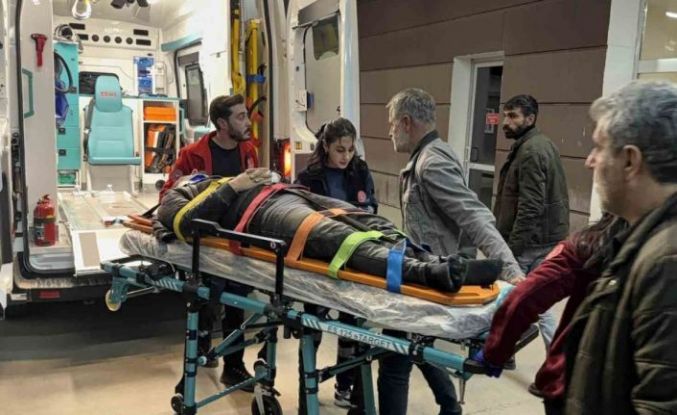 İki otomobil çarpıştı: 2 yaralı