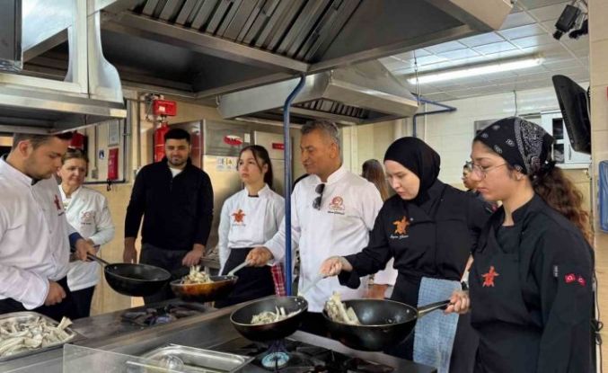 İstiridye mantarları gastronomi öğrencilerine tanıtıldı