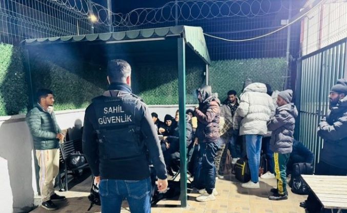İzmir’de 20 düzensiz göçmen ve 1 göçmen kaçakçısı yakalandı