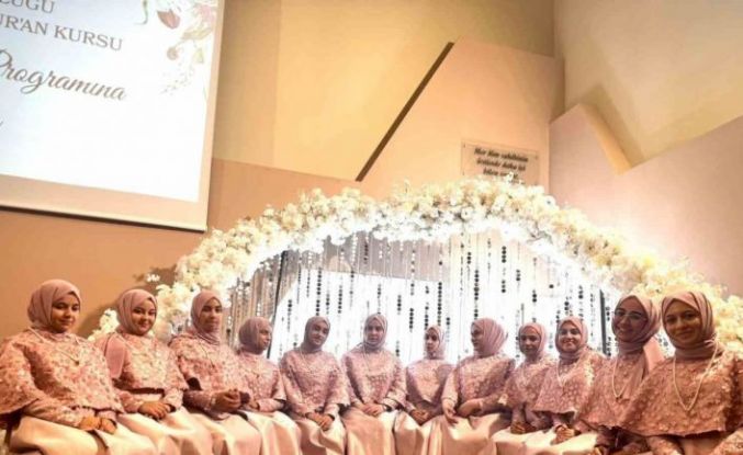 İzmir’de genç hafizeler icazetlerini aldı