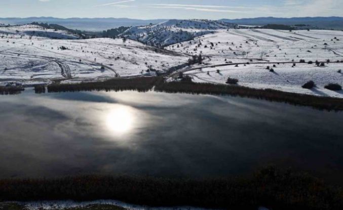 Kar ve güneş kartpostallık görüntüler oluşturdu