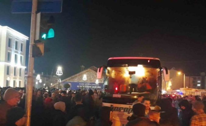 Karapınar’da umre yolcuları dualarla uğurlandı