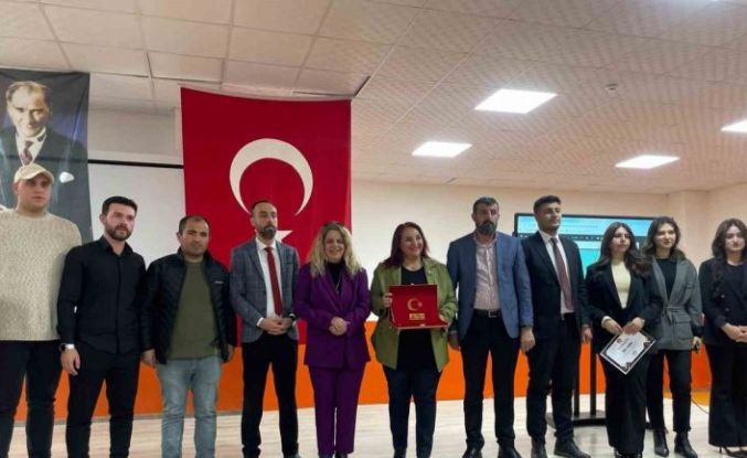 Kariyer planlama ve gelecek tasarımı konferansı gençlerle buluştu