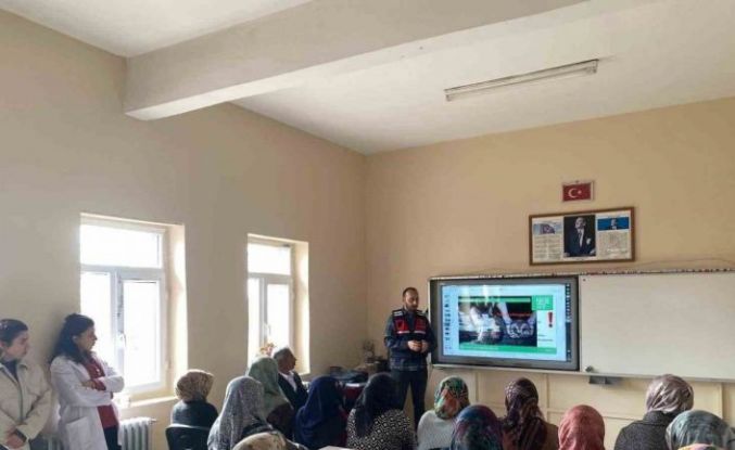 Kars’ta jandarmadan "En İyi Narkotik Polisi Anne" eğitimi