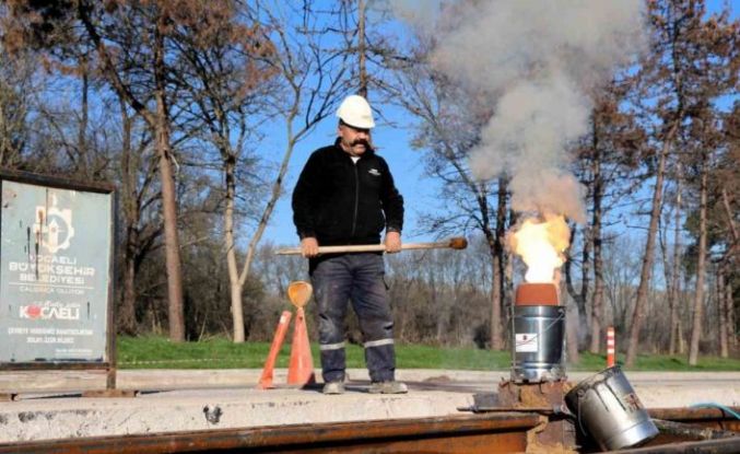 Kartepe Tramvay Hattı’nda raylar kaynak ile birleşiyor