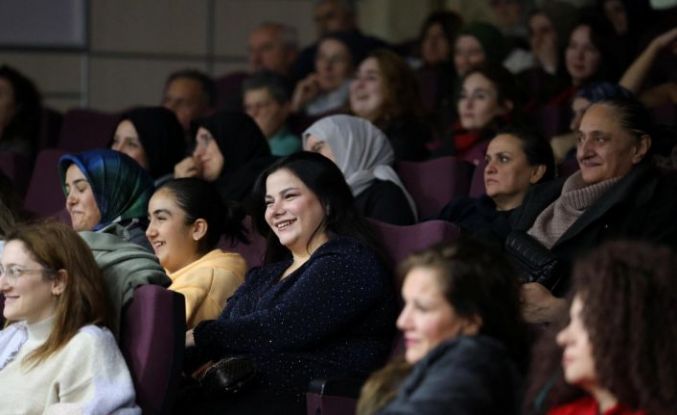 Kartepe’de tiyatro şöleni