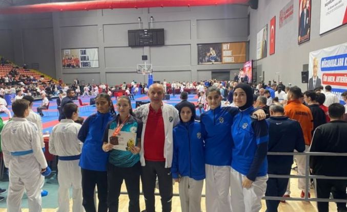 Kartepeli karateciler İstanbul’da kürsüye çıktı