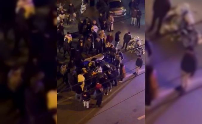 Kaza yapan motosiklet sürücüsünün acılar içinde bağırması kameraya yansıdı