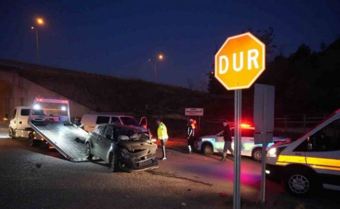 Kırıkkale’de minibüs ile otomobil kafa kafaya çarpıştı: 2 yaralı