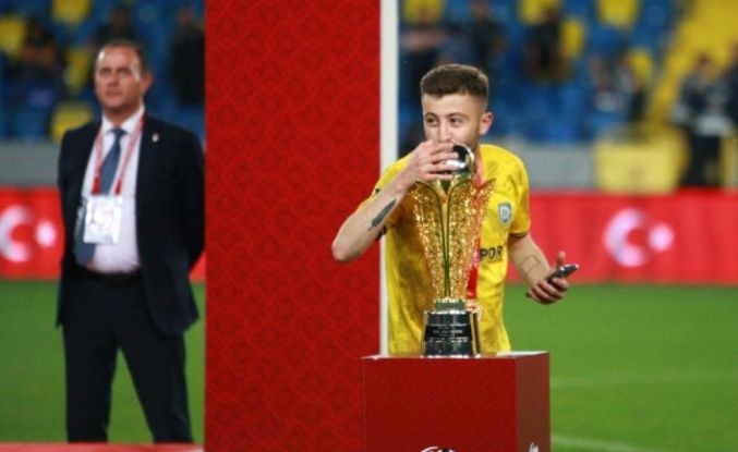 Kocaeli’de silahlı saldırı: 1’i futbolcu 3 yaralı