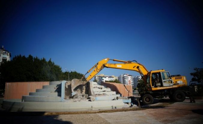 Konyaaltı’nda parklardaki havuzlar kaldırılıp yeri yeşil alan olacak