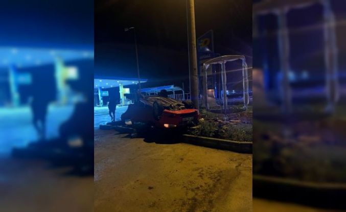 Lüleburgaz’da takla atan otomobildeki 2 kişi yaralı olarak kurtuldu
