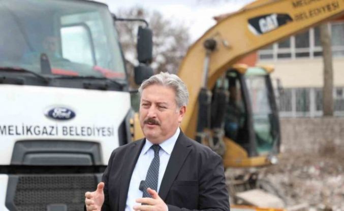 Melikgazi Belediyesi ilçedeki metruk yapıların yıkımına devam ediyor