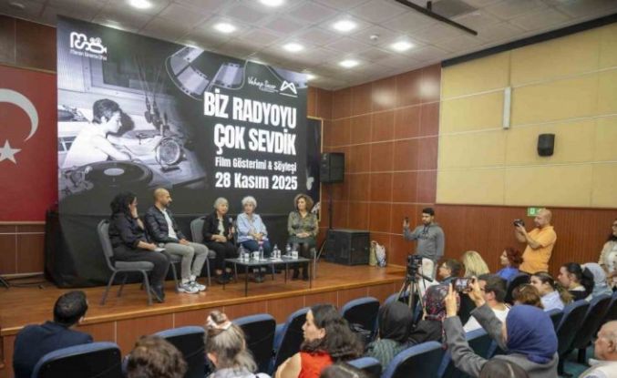 Mersin’de kadın radyocuların hikayesine ışık tutan belgesel gösterimi