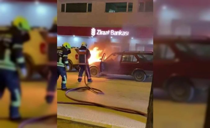 Mersin’de park halindeki araç yandı