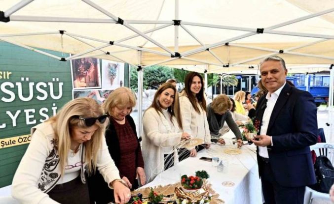 Muratpaşa Belediyesi’nden kadınlara kapı süsü atölyesi