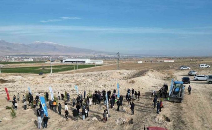 Niğde’de bal ormanı için 5 bin fidan toprakla buluştu