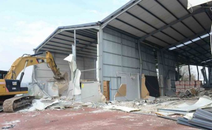 Nilüfer’de 2 kaçak yapı yıkıldı